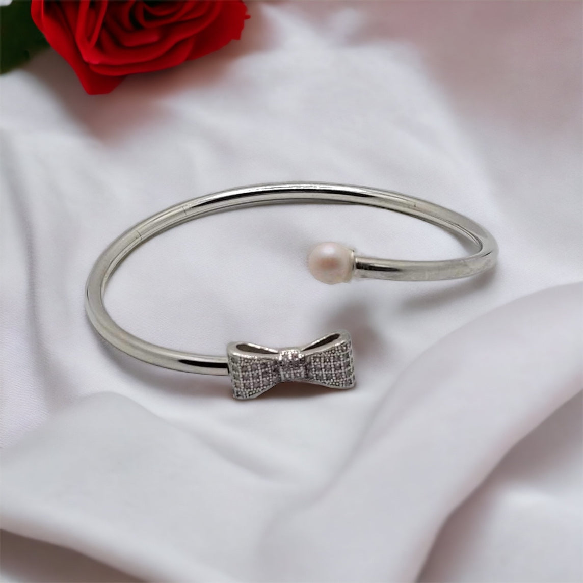 Swarovski Pearl Bow Bangle ‘Grace’