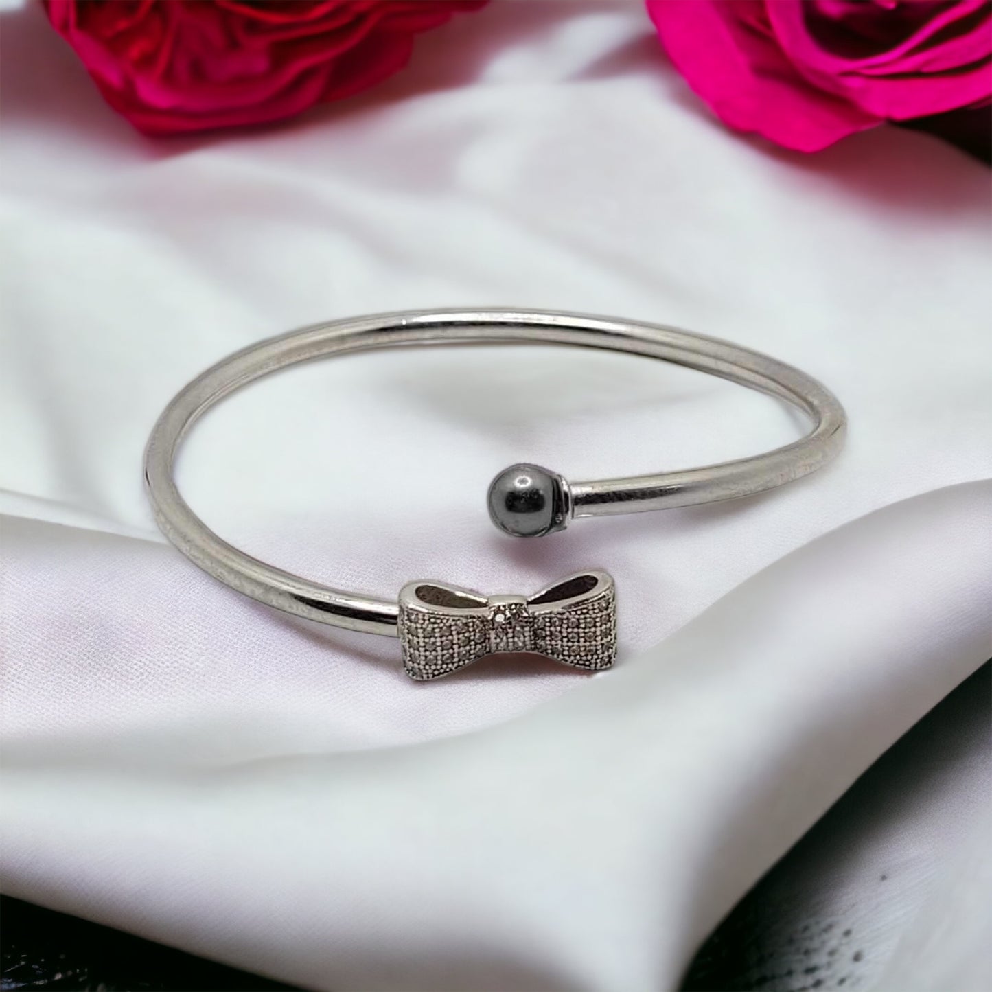 Swarovski Bow Bangle ‘Grey’