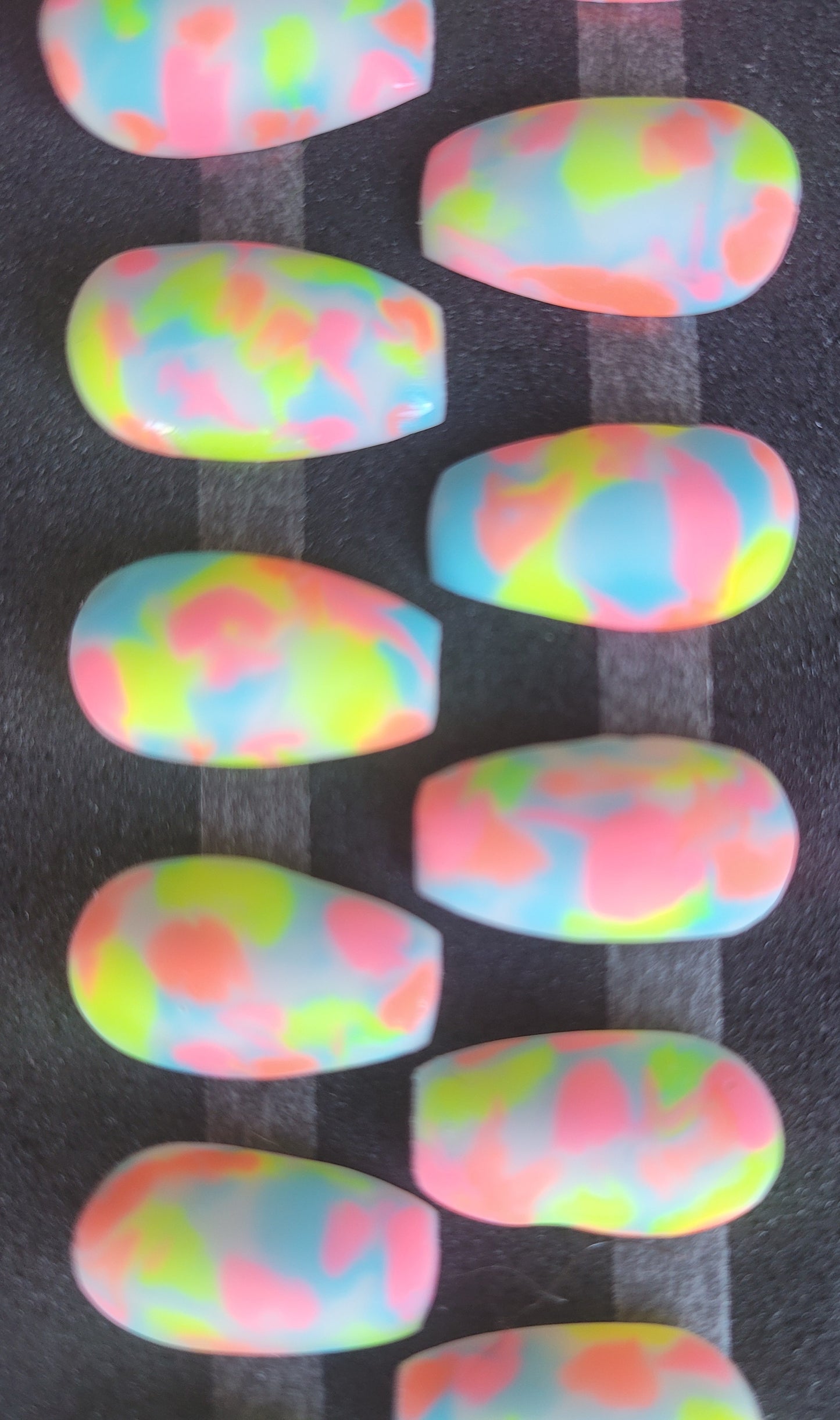 Psycadelic blur luminous nails