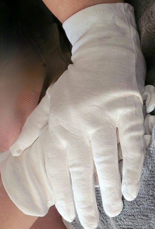 Cotton gloves for masks or moisturiser